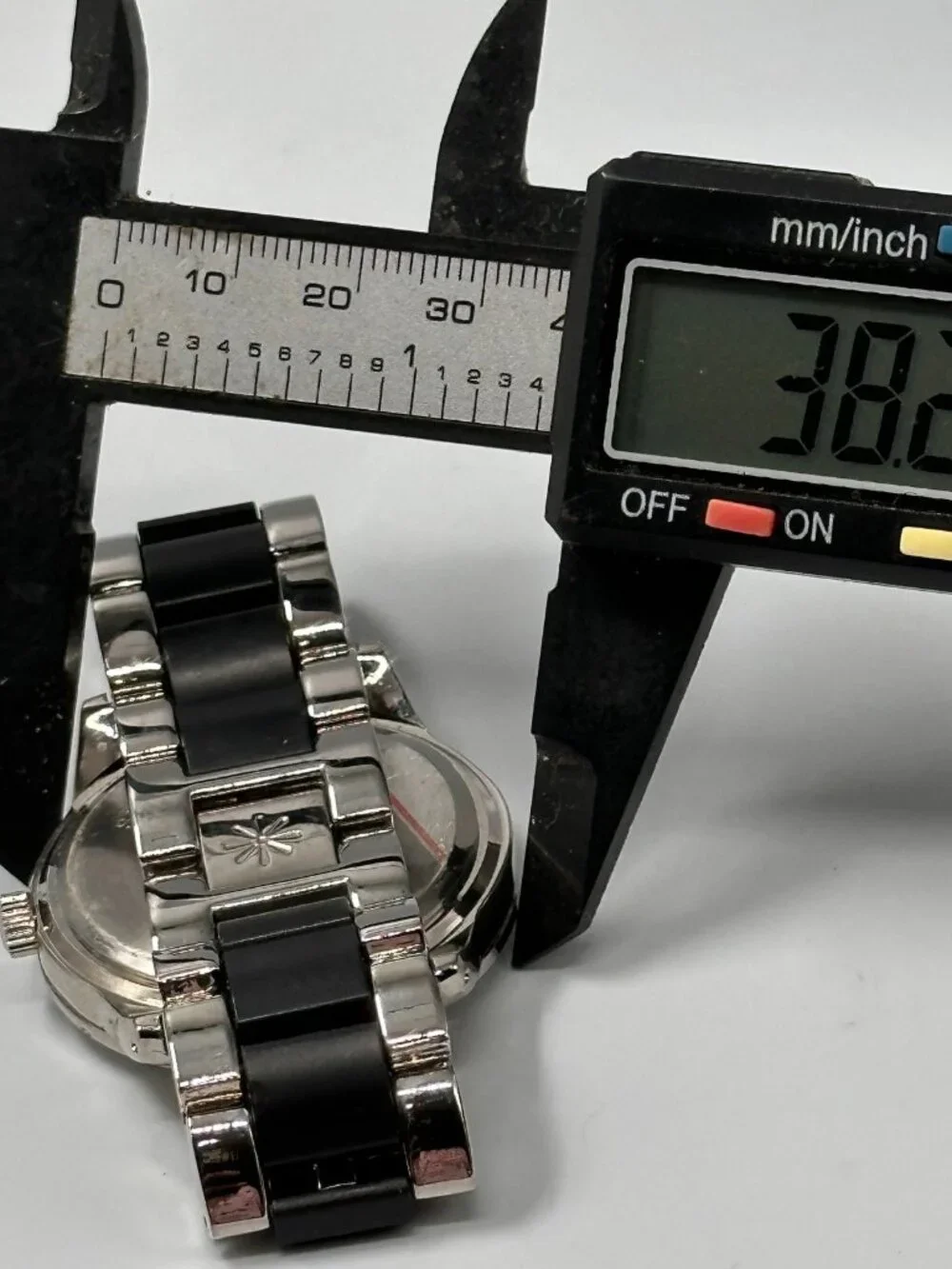 Isaac Mizarhi Live Watch Women Silver Tone Black Crystal Bezel New Battery 6.75